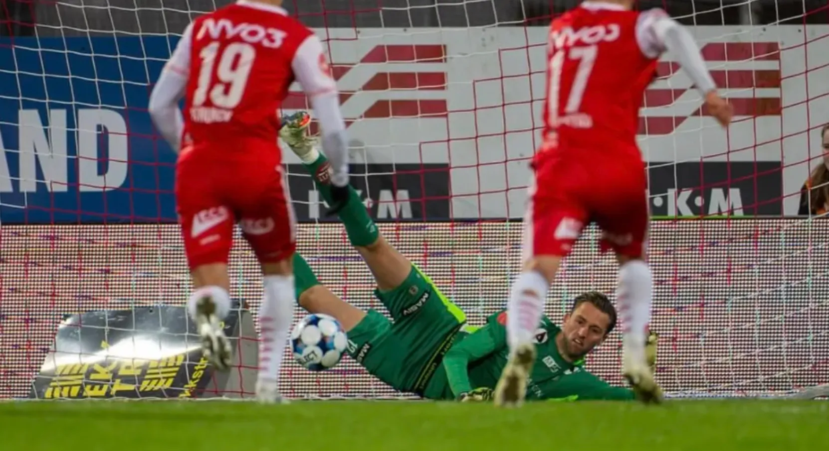 荣获当场最佳球员，奖品是四盒鸡蛋